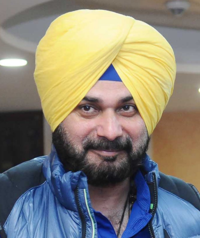 Navjot Sidhu became active again in Punjab politics, held a meeting